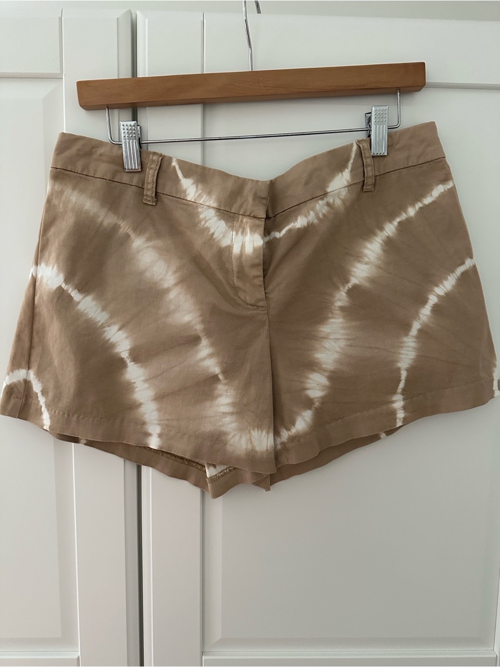 New York & Company Tan Tie-Dye Chinos - Size 6